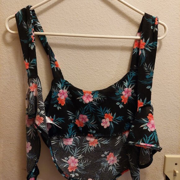 Madden NYC Tie Top - Picture 2 of 3